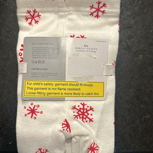 Carters 2 piece pajama set 
Snowflakes 
Size 6 months - Picture 4 of 4